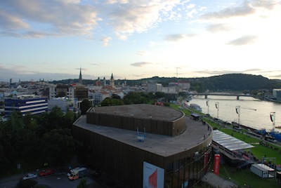 Brucknerhaus mit Blick über Linz